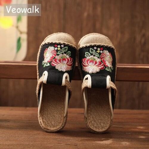 Veowalk Flower Embroidered Women Canvas Close Toe Flat Slippers Handmade Comfortable Casual Mules Summer Lady Espadrilles Shoes