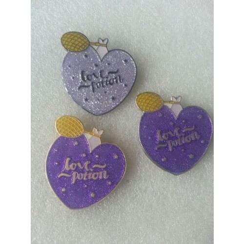 Metal pin badges, heart pin badge, custom hard enamel flower pins with gold plating