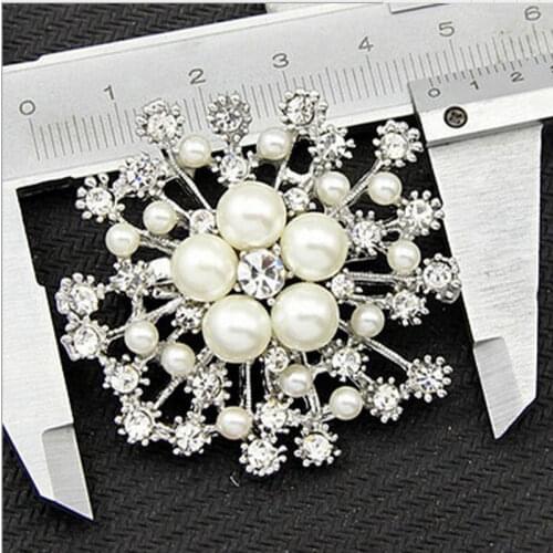Fashion Imitation LNRRABC Brooch Party Sale Snowflake Rhinestones Crystal Pearls Women Pin Lady Wedding Charming