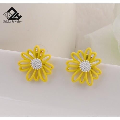 Chrysanthemum Cutout Earrings Korean Jewelry Cute Flower Small Stud Earrings For Women New Fashion Sweet Earring