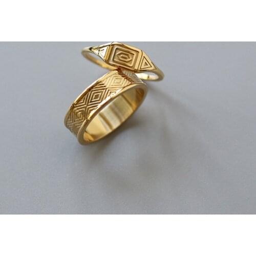 Vintage Textured Rhombus Stackable Gold Rings For Women Men Chunky Stainless Steel Signet Rings Female Jewelry Party Gift