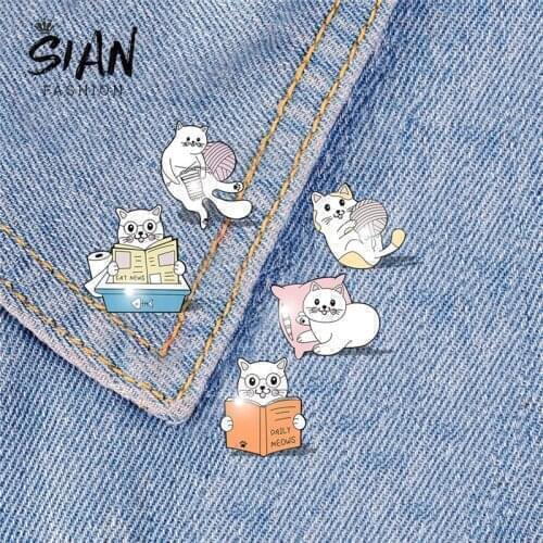 SIAN Cartoon kitty Cat Custom Reading Playing Pillow Animal Brooches Pins Acrylic Art Photo Lapel Pin Brooch Resin Badge Jewelry