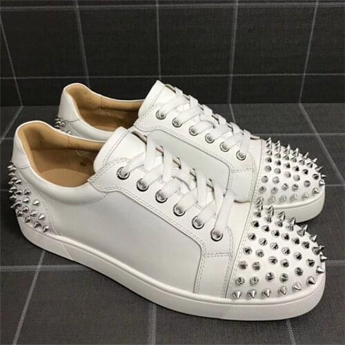 2021 Hot White Casual Runway Sneakers Rivets Shallow Flat Bottom Round Toe Lace Up Solid Color Classics Comfortable Canvas Shoes