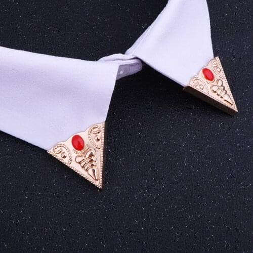 Retro Triangle Metal Brooch Mens Collar Pin Shirt Collar Clip Classic Vintage Enamel Brooches Clothing Women Accessories