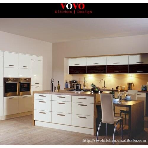 Perfect painted kitchen cabinet island in middle