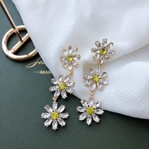 2020 New Arrival Zeojrlly Crystal Trendy Geometric Women Dangle Earrings Korean Flower Earrings Fashion Daisy Jewelry Female