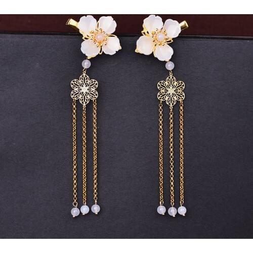 A Pair Of Long Copper-zinc Alloy Tassel Pendant Hairpin Clip Exquisite White Coloured Glaze Flower Side Clip Retro Hair Jewelry