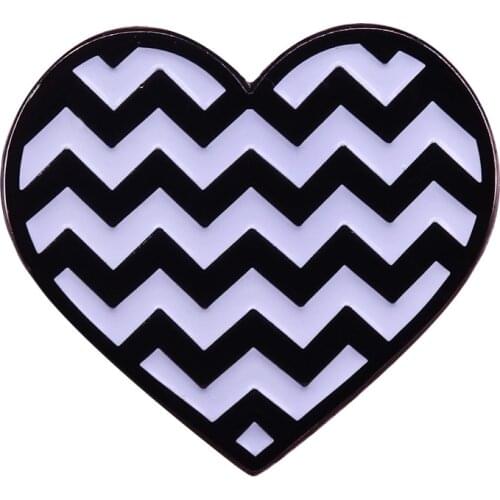 Twin peaks collar pin black and white zig zag brooch heart shape art badge David Lynch movie fans jewelry