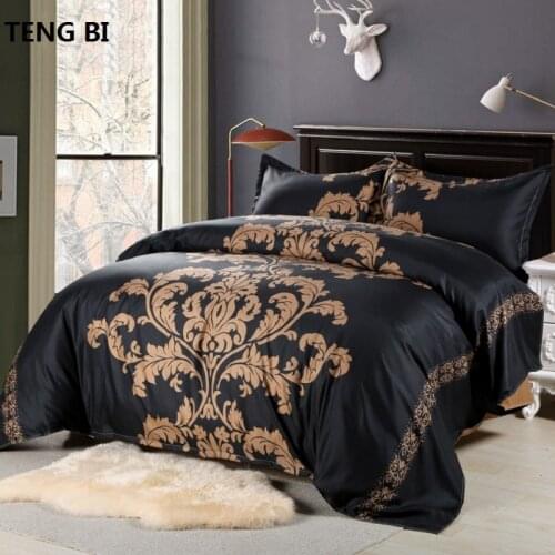 2017 New American Size Bedding Set of Products including Quilt and Pillowcase King Size Black Red White Free Shipping