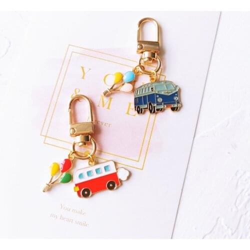 Childhood Retro Bus Keychains Personalized Gift KeyRing Accessories Wholesale Keychain Kawaii Airpods Bag Pendant Phone Charm
