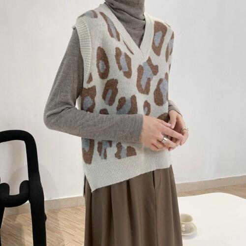 2020 Autumn Winter Leopard V-neck Sleeveless Vest Womens Knitted Loose Short Casual Vest 9991