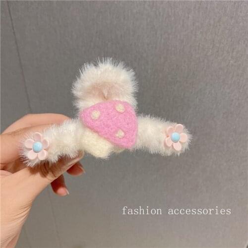 Korean version of sweet plush catch clip female fashion girly style small mushroom cute autumn and winter hair clip catch clip