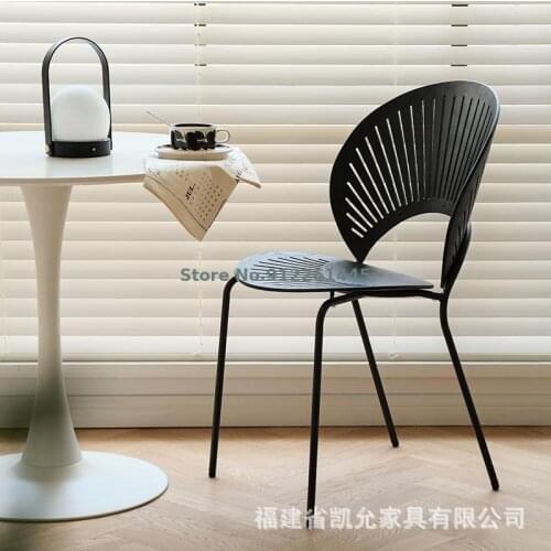 Nordic Net Red Retro Shell Chair Home Solid Wood Creative Simple Living Room Chair Back Light Luxury Designer Dining Chair