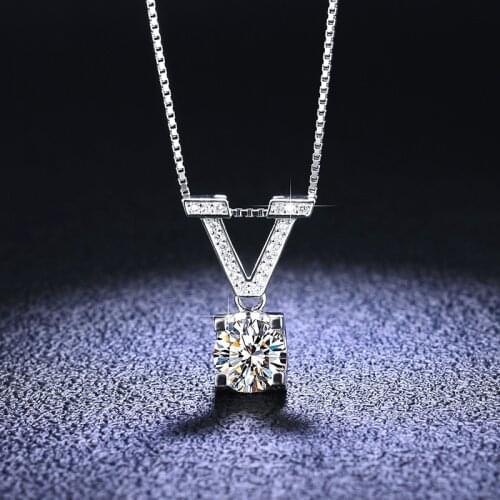 1ct Sterling Silver Moissanite Diamond V Letter Pendant Necklace 14K White Gold Lab Diamond Necklace Fine Jewelry For Women Girl
