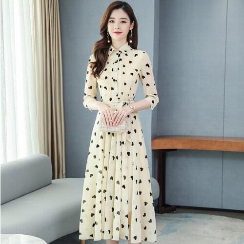 The new Korean version of large size womens chiffon dress, knee-length dress and seven-point sleeve temperament skirt