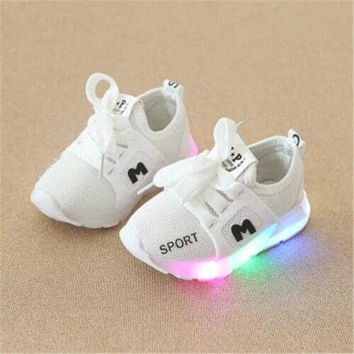 2021 New LED light-up sneakers for boys and girls mesh breathable soft-soled running shoes Low-top Board White Shoes