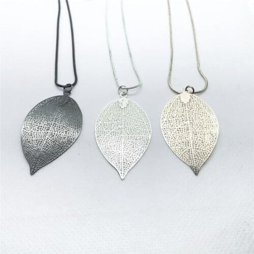 Fashion trend necklace leaf pendant necklace gold couple models popular style black European hot party essential accessories