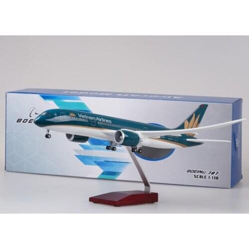1/130 Scale 47cm private Airplane Boeing B787 Dreamliner Aircraft Vietnam Airlines Model W Light and Wheels Diecast Plastic Plan