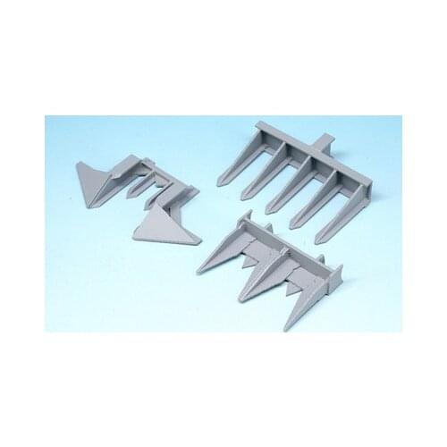 1/35 Scale Models Miniature Tank Pushing Grass Shovel Accessories Resin Unpainted Model Kit Diorama Handmade DIY Fun Gift