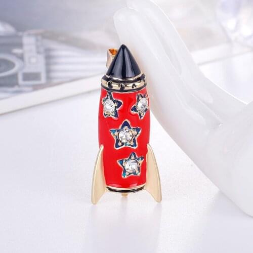 Red Crystal Star Rocket Enamel Brooch Lapel Astronaut Dream Pin For Kids Fashion Coat Jackets Schoolbag Suit Lapel Jewelry