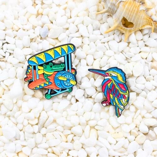 Creative Cute Cartoon Crocodile Flying A Helicopter To Travel Around The World Badge Trendy Jay Bird Stop To Rest Animal Brooch