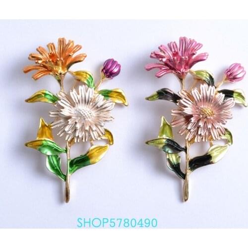 Gold Color Sunflower Vintage Alloy Brooch for Women Elegant Painted Brooch Pin Dress Party Accessory Lady Gifts Fashion Jewelry