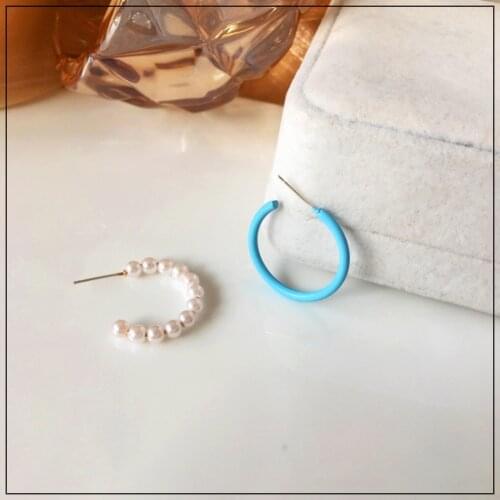 LANIWOO Pearl Hoop Half Round Earring 2021 New Fashion Fresh Blue Asymmetric Jewelry For Women Girls Wholesale Accessory