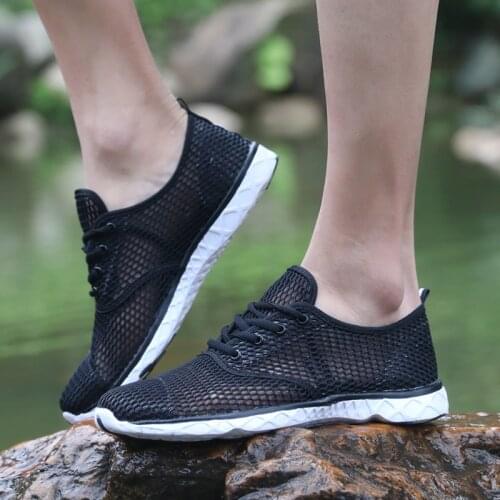 Men Outdoor Swimming Aqua Shoes Mesh Breathable Water Beach Shoes Sneakers Footwear Quick Dry Lightweight Summer 2020 Men Hiking