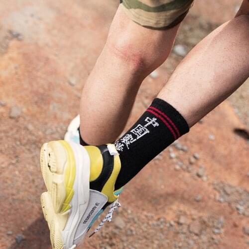 High Quality Made In China Chinese Characters European and American Style Mens Cotton Socks Couple Hip Hop Skateboard Socks