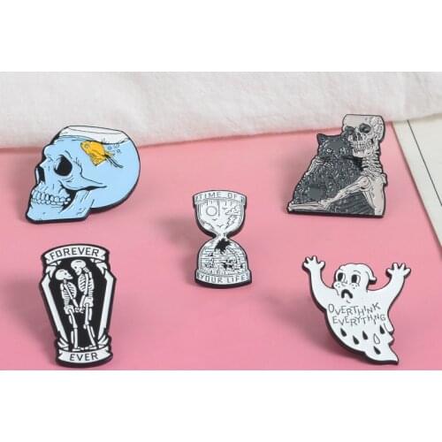 Goldfish Skull Cat Hourglass Brooch Alloy Shirt Bag Pins Enamel Broches for Men Women Badge Pins Brooches Jewelry Accessories