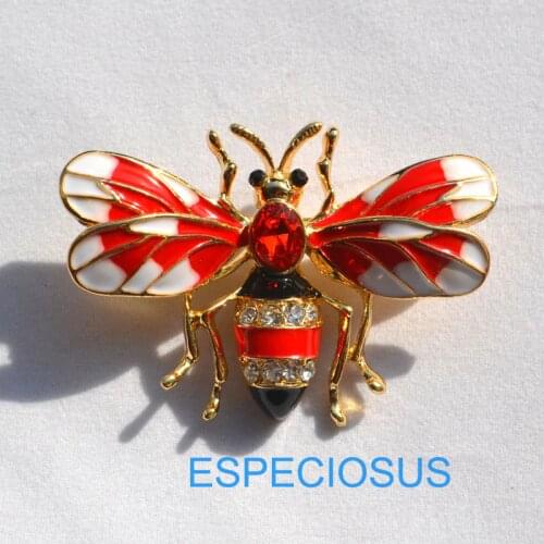 Fashion Women Jewelry Insect Brooch Elegant Pin Painted Gold Color Rhinestone Bee Giraffe Breast Pin Red Color Ladys Garments
