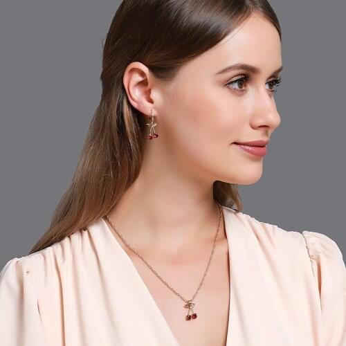 Temperament Pomegranate Red Cherry Pendant Necklace Earrings Set Hot Sale Wedding Dinner Wild Jewelry Female