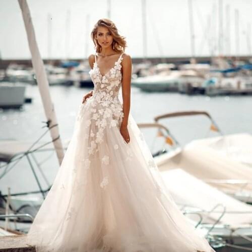 Beach Sexy Wedding Dresses V-neck Spaghetti Strap 3D Floral Lace Appliques Backless Boho Princess Elegant Bridal Gowns Customize