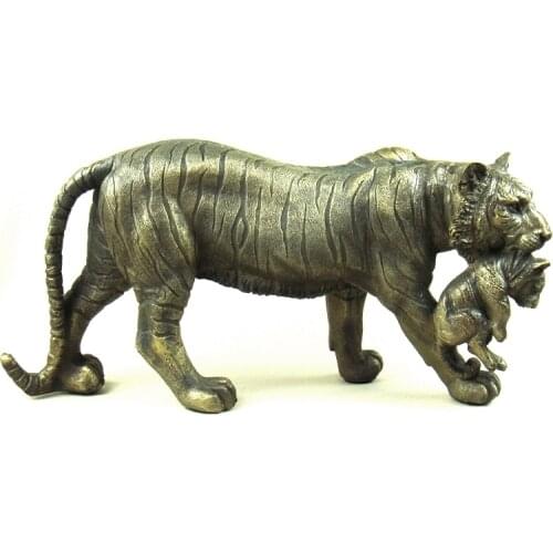 Creative Tiger Sculpture Handmade Resin Tiger Cub Statue Wildlife Motherliness Love Artwork Decor Craft Novelty Ornament Present