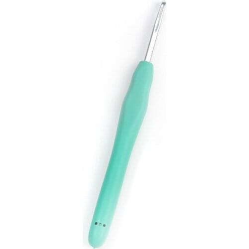 DoreenBeads Hot Sale 4.5mm TPR Aluminum Grip Soft Rubber Handle Weave Craft Crochet Hooks Green13.9cm(5 4/8") long,2PCs