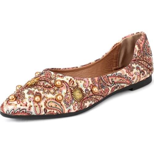 2020 Spring And Autumn New Hot Fashion Personality Wild Rivets Comfortable Deodorant Pointed Shallow Mouth Womens Single Shoes