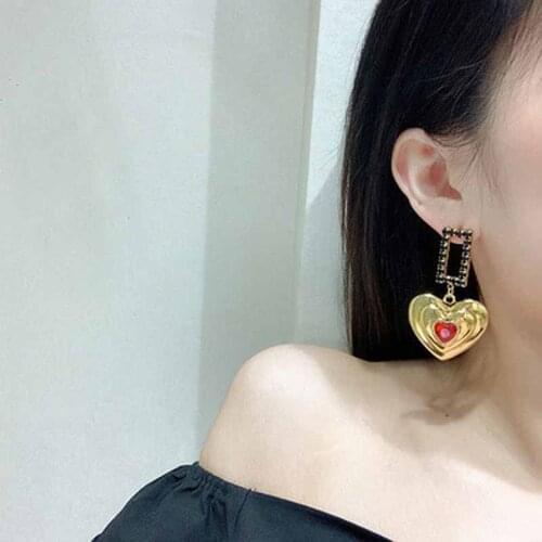 Exaggerated personality Earrings 2021 new retro fashion love exquisite high quality fashionable female crystal lovely earrings