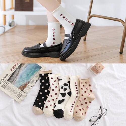 New Japanese cute womens socks black floral Korean flower boat socks kawaii womens cotton socks Harajuku fun strawberry socks