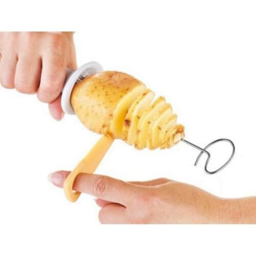 Spiral Potato Slicer Apparatus In The Bar Potato chips maker