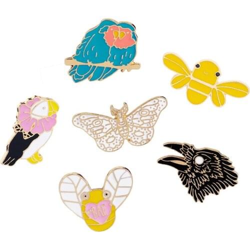 Animal Brooches Cute Eagle Butterfly Bee Bird Cartoon Enamel Pin for Women Kids Backpack Jackets Lapel Button Badge Pins Jewelry