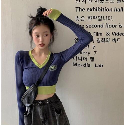 Knit Sweater Western Style V-neck Womens Autumn 2021 New Slim-fit Contrast Short Cropped Long-sleeved Bottoming Shirt Top Trend