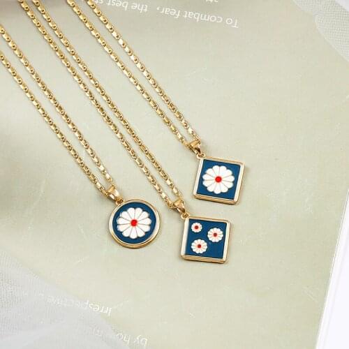 Exquisite Enamel Daisy Necklace Contracted Square Round Fashion Flowers Pendant Choker Necklace Korea Jewelry Wholesale Factory