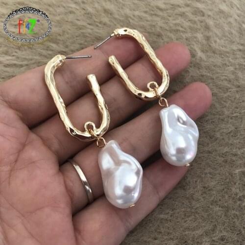 F.J4Z New Hoop Earrings for Women Bohemian Irregular Simulated Pearl Statement Earrings Lady U shape Party Earring Dropship
