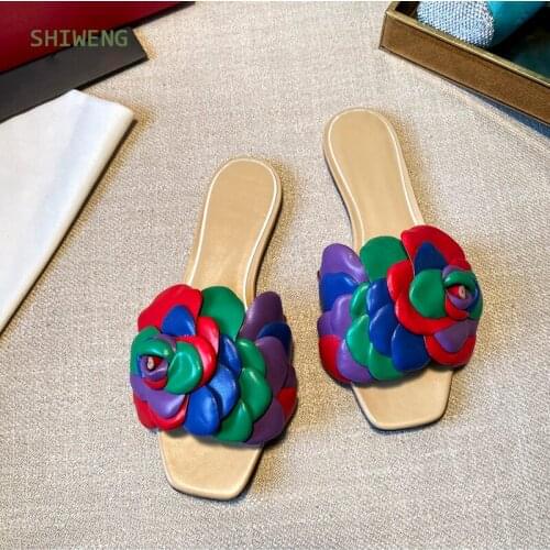 Design Women Shoes Summer Slippers Woven Flower Color Slip on Slides Square Flat Flip Flops Beach Slippers Sandals 2021