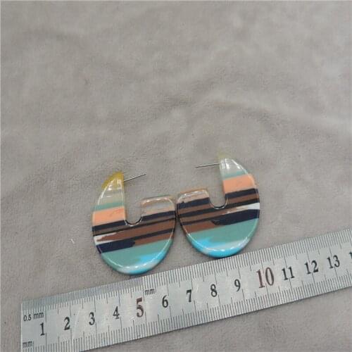 Of exquisite jewelry manufacturers selling the European and American fashion stud earrings H38 luxury melting resin