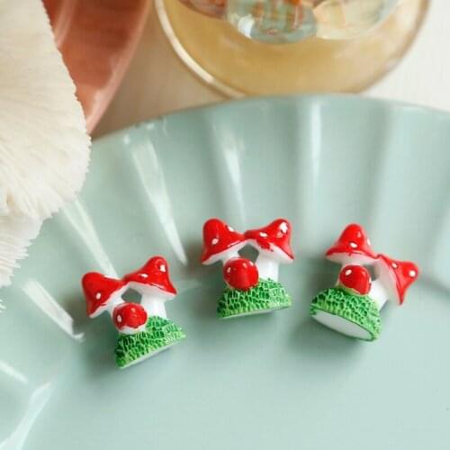 Resin hand-painted mushroom group cute pendant DIY hand-made jewelry accessories retro jewelry materials