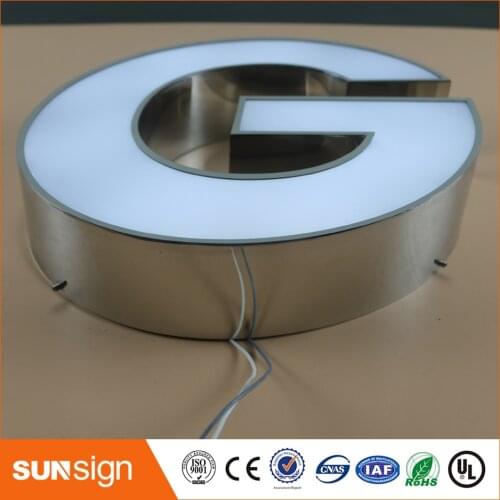 Easy to mount frontlit letter for store sign