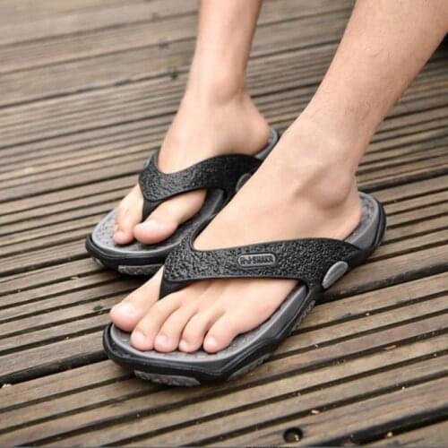 Fashion Men Outdoor Slippers Summer Breathable Non-slip Beach Shoes Flat Wear-resistant Sandals Mens Massage Flip Flops Shoes