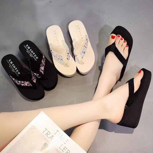 ZEEKSON New Summer High-heeled Flip-flops for Playing Beach Slippers Ladies Slippers Student Thick-soled Floral Flip-flops