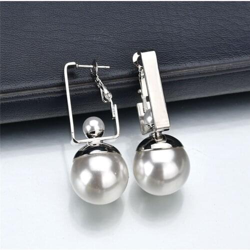 4.4 * 1.8cm 2020 Summer New Texture Jewelry Fashion Golden Geometric Shape Shiny Big Double Pearl Female